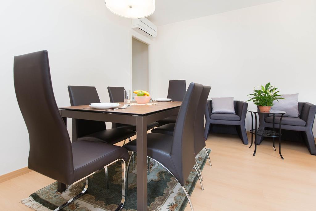 Stay Barcelona Central Apartments Bagian luar foto