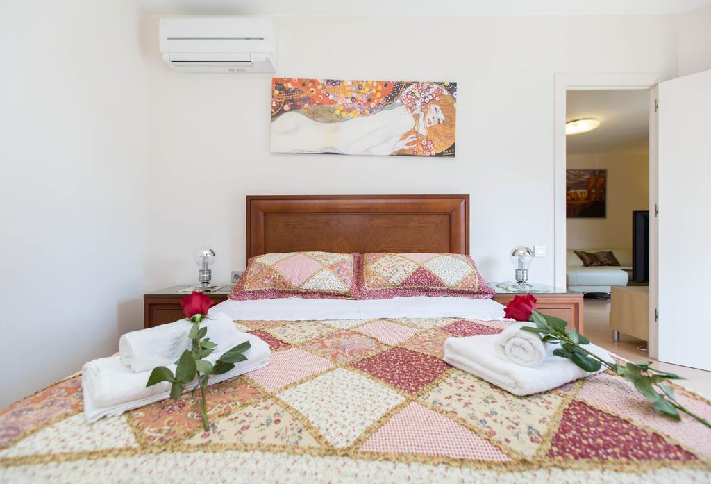 Stay Barcelona Central Apartments Bagian luar foto