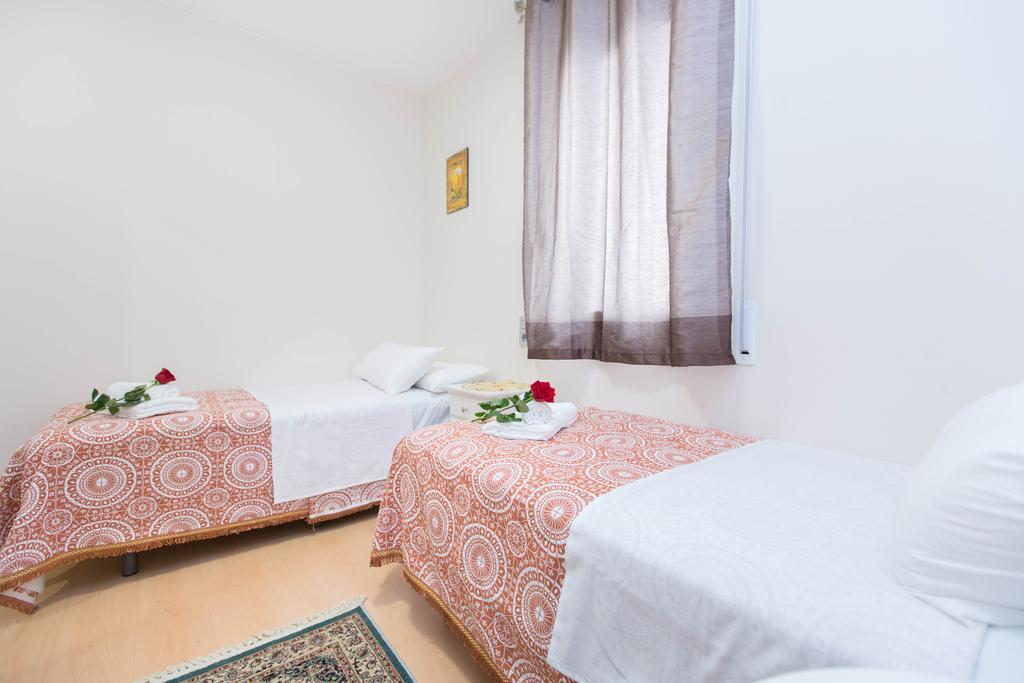 Stay Barcelona Central Apartments Bagian luar foto